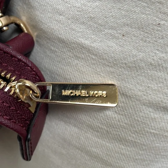 MICHAEL KORS STUDDED SELMA MEDIUM SATCHEL MERLOT - Picture 8 of 8